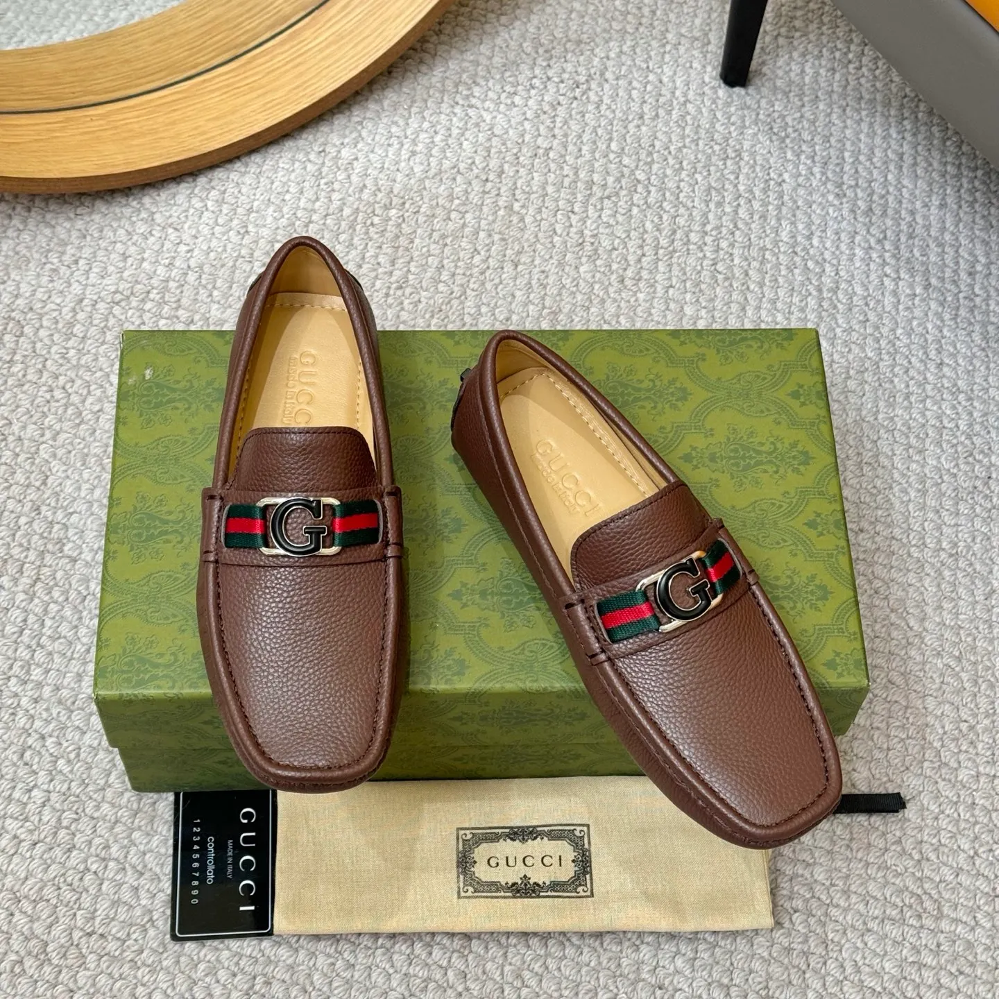 Men's shoes 💰420 (Yangli) Gucci* - the top version of Gucci classic beanie shoes! It is made of imported original cowhide and has a comfortable first layer of sheepskin lining! Original wear-resistant rubber outsole! High quality products! Size 38-46, with shoe dial, cloth bag, card